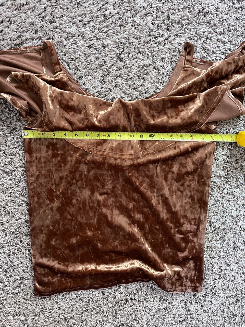 Cable & Gauge Copper Brown Crushed Velvet Cold Shoulder Ruffle Top Large - Picture 4 of 5